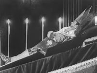 De ce papa Pius al XI-lea a fost înmormântat în 1939 în trei sicrie? Pe un sicriu, se găsea înscripţionat un cap de mort cu două oase încrucişate… De ce papa Pius al XI-lea a fost înmormântat în 1939 în trei sicrie? Pe un sicriu, se găsea înscripţionat un cap de mort cu două oase încrucişate…