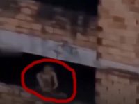 Un bărbat chinez a filmat un umanoid înfricoşător într-o clădire abandonată vizavi de apartamentul său. CGI sau realitate? Un bărbat chinez a filmat un umanoid înfricoşător într-o clădire abandonată vizavi de apartamentul său. CGI sau realitate?