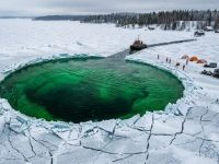 Enigma de pe Lacul Lagoda din Rusia: un OZN a creat o gaură, cu un diametru de circa 100 metri în gheața groasă din lac, s-a afundat în lac, apoi a ieșit iar și a zburat. Gheața a căpătat o culoare verzuie, iar radioactivitatea a sporit... Enigma de pe Lacul Lagoda din Rusia: un OZN a creat o gaură, cu un diametru de circa 100 metri în gheața groasă din lac, s-a afundat în lac, apoi a ieșit iar și a zburat. Gheața a căpătat o culoare verzuie, iar radioactivitatea a sporit...