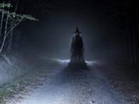 Există un drum în SUA, unde localnicii spun că nu ar trebui să te oprești niciodată după lăsarea întunericului...