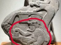 O sculptură olmecă misterioasă, veche de mii de ani, ne prezintă un bărbat aflat la butoanele unei cabine de comandă!? O sculptură olmecă misterioasă, veche de mii de ani, ne prezintă un bărbat aflat la butoanele unei cabine de comandă!?