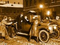 Ianuarie 1919: Lenin – primul lider al URSS – a fost atacat de 5 bandiţi, care nu l-au recunoscut pe cel mai puternic om din ţară, aruncându-l din maşină