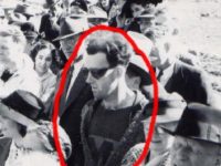"Călătorul în timp" din această fotografie din 1941 are un mister ce pare a fi rezolvat? "Călătorul în timp" din această fotografie din 1941 are un mister ce pare a fi rezolvat?
