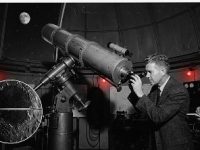 În anii 1950, mai mulţi astronomi au observat cu telescopul pe Lună un "pod" de 32 de kilometri şi o "autostradă" bizară În anii 1950, mai mulţi astronomi au observat cu telescopul pe Lună un "pod" de 32 de kilometri şi o "autostradă" bizară