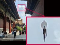 Un umanoid zburător ciudat a fost fotografiat pe cerul Chinei Un umanoid zburător ciudat a fost fotografiat pe cerul Chinei